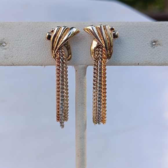 Vintage Avon Clip-on Chain Earrings - Picture 4 of 4